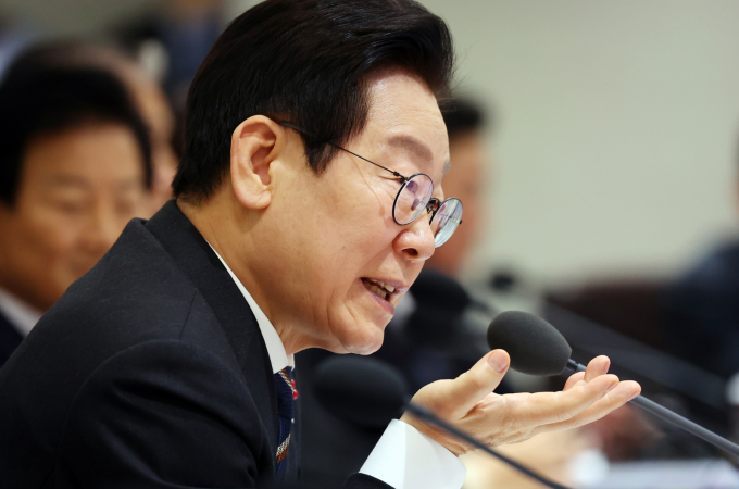 이재명 대통령이 제53회 국무회의에서 "입법을 두고 견해를 달리하는 부분이 많이 있지만 국민의 뜻에 따라 필요한 일을 해나가야 한다"고 밝혔다. 사진은 9일 이 대통령이 서울 용산구 대통령실 청사에서 열린 국무회의에서 발언하는 모습. /사진=뉴시스(대통령실통신사진기자단)
