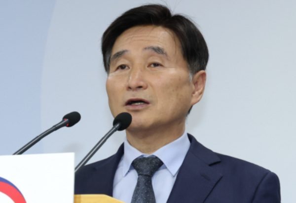 오승걸 한국교육과정평가원장이 사임했다. 사진은 오 원장이 지난 4일 세종시 정부세종청사 교육부에서  2026학년도 대학수학능력시험 채점 결과 및 관련 내용을 발표하고 있는 모습. /사진=뉴스1