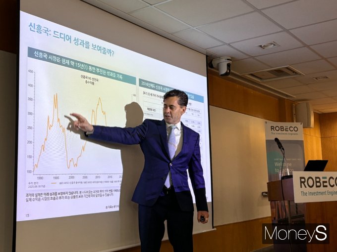 조슈아 크랩 로베코자산운용 아태 주식운용 대표가 2026년 글로벌 주식 전망을 내놨다. 사진은 조슈아 크랩 대표. /사진=이예빈 기자 