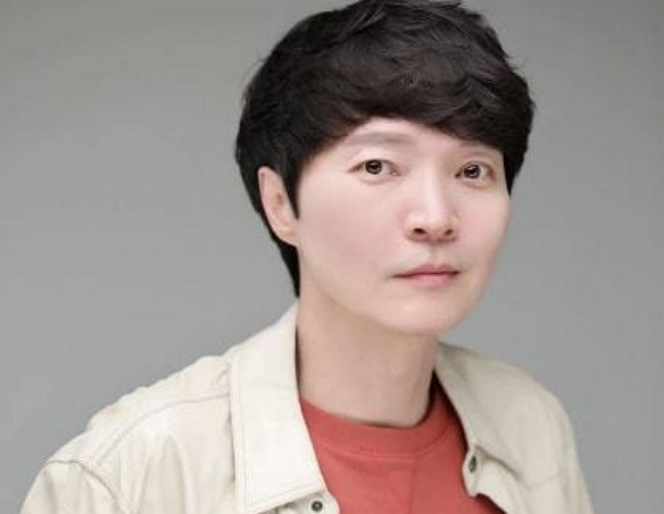 가수 겸 방송인 신정환이 8년 만에 새 프로필 사진을 공개했다. 사진은 신정환 새 프로필. /사진=신정환 인스타그램 캡처