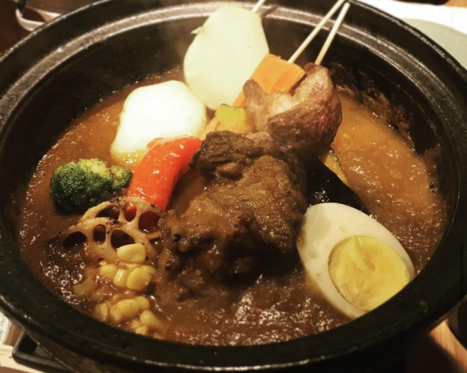 야스노야의 스프카레는 양갈비와 조화를 이룬다. /사진=다이어리알