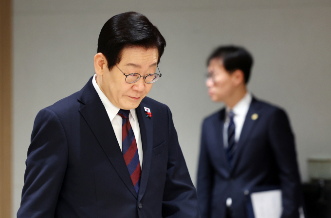 이재명 대통령이 통일교 금품 수수 의혹에 휩싸인 전재수 해양수산부 장관의 사의를 수용하겠다는 뜻을 전했다. 사진은 11일 이 대통령이 서울 용산구 대통령실 청사에서 열린 주한대사 신임장 제정식에 입장하는 모습. /사진=뉴시스(대통령실통신사진기자단)