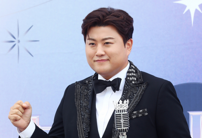 가수 김호중 측이 소망교도소 합창단원 신분으로 세종문화회관 공연에 올랐다는 소식에 정면으로 부인했다. 사진은 지난 2023년 7월 인천 남동체육관에서 진행된 KBS 2TV '불후의 명곡' 상반기 왕중왕전 레드카펫 행사에 참석한 가수 김호중. /사진=머니투데이