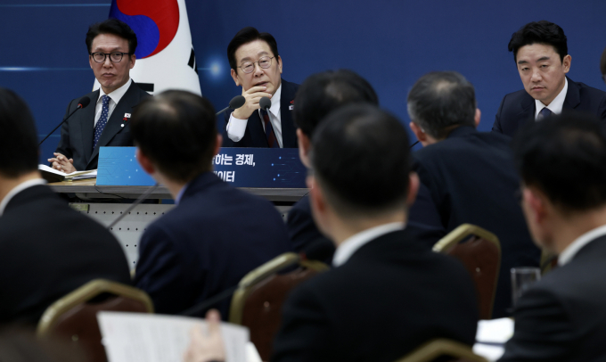이재명 대통령이 노동절 명칭 복원을 긍정 평가하며 법정 공휴일 지정 가능성을 언급했다. 사진은 이 대통령이 11일 세종 어진동 정부세종컨벤션센터에서 열린 부처 별 업무보고에서 발언하는 모습. /사진=뉴시스