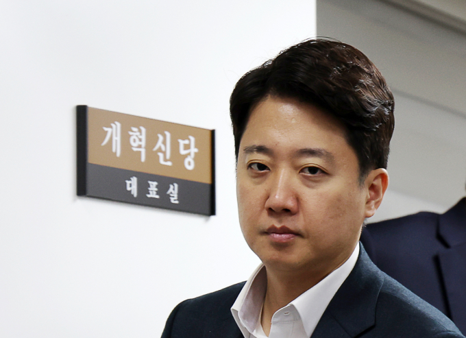 이준석 개혁신당 대표가 12일 김건희 특검팀 소환에 불응했다. 사진은 지난 10월30일 이 대표가 서울 여의도 국회에서 열린 개혁신당 최고위원회의에 입장하는 모습. /사진=뉴시스