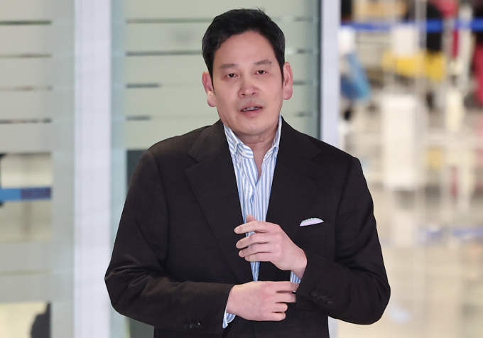 정용진 신세계그룹 회장이 J.D. 밴스 미국 부통령이 주최하는 성탄절 만찬에 참석한다. 사진은 정 회장이 지난해 도널드 트럼프 미국 대통령과 만난 후 인천국제공항 제2터미널을 통해 귀국하던 모습. /사진=뉴스1