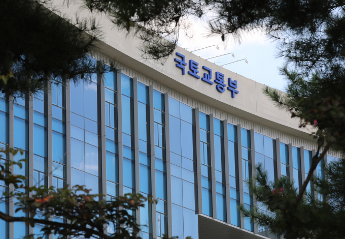건설산업이 해외에서 괄목할 만한 성과를 내자 정부는 전방위적인 지원에 나선다고 밝혔다. 사진은 국토부 전경. /사진=뉴시스