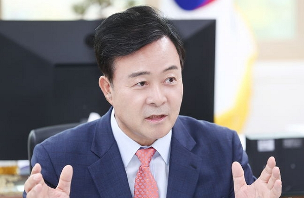 김성제 의왕시장이 심정지 상태로 발견돼 병원으로 이송됐다. 사진은 김성제 의왕시장 모습. /사진=뉴시스