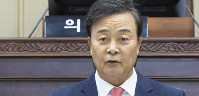 김성제 의왕시장이 1일 의왕시의회 제2차 정례회에서 '2026년 예산안 시정연설'을 하고 있다. /사진제공=의왕시 