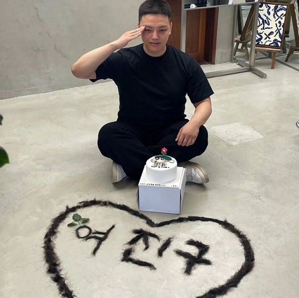 배우 여진구가 15일 카투사(KATUSA)로 입대한다. 사진은 배우 여진구가 입대를 위해 머리를 짧게 자른 모습. /사진=여진구 인스타그램 캡처 