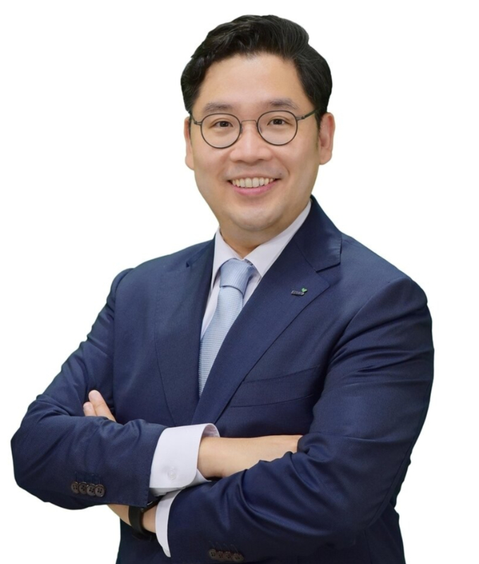 교보생명 오너 3세인 신중하 상무가 정기인사를 통해 전사AX지원담당 겸 그룹경영전략담당으로 임명됐다. 사진은 신 상무. /사진=교보생명