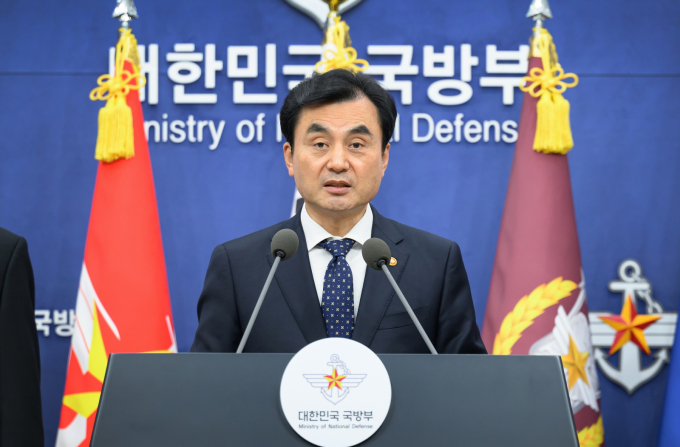 국방부가 15일 비상계엄 진상규명과 처벌을 위해 특별수사본부를 출범시키고 수사를 개시한다. 사진은 지난달 14일 안규백 국방부 장관이 서울 용산구 국방부 브리핑룸에서 제57차 SCM 성과에 대해 발표하는 모습. /사진=뉴스1(국방부 제공)