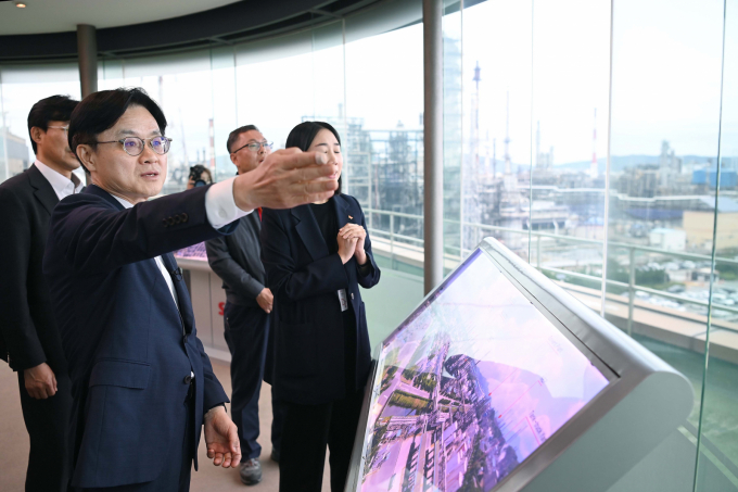 지난 9월19일 울산 남구 석유화학산업단지 내 SK지오센트릭을 방문한 김정관 산업통상자원부 장관. /사진=뉴시스