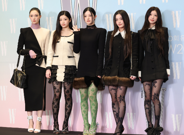 아일릿 소속사인 빌리프랩이 뉴진스 팬덤인 '팀 버니즈'를 상대로 억대의 손해배상 소송을 제기했다. 사진은 걸그룹 아일릿 모습. /사진=뉴스1