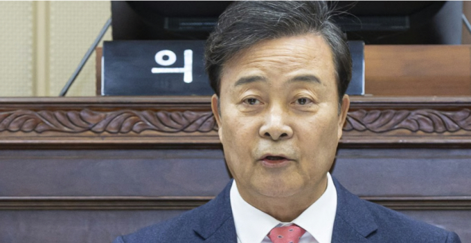 김성제 의왕시장이 지난 1일 의왕시의회 제2차 정례회에서 '2026년 예산안 시정연설' 하는 모습 /사진제공=의왕시 