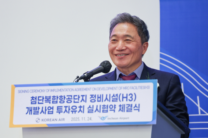 대통령의 공개 질책 이후, 인천국제공항공사 사장 거취를 둘러싼 긴장감이 고조되고 있다. 사진은 이학재 인천국제공항공사 사장이 지난 11월24일 협약 체결식에 참석해 인사말을 하던 모습. /사진=뉴스1