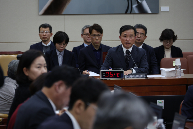  김종철 방송미디어통신위원회 위원장 후보자가 16일 서울 여의도 국회 과학기술정보방송통신위원회에서 열린 인사청문회에서 의원질의에 답변하고 있다. /사진=뉴시스