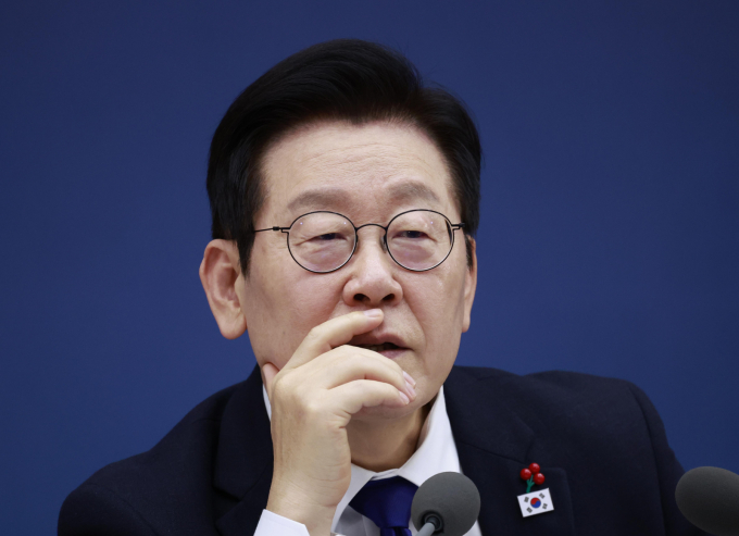 이재명 대통령이 업무보고에서 "요새 넷플릭스보다 더 재밌다는 소리가 들린다. 국민들이 국정에 관해 관심이 많아진 건 좋은 현상"이라고 전했다. 사진은 16일 이 대통령이 세종 어진동 정부세종컨벤션센터에서 열린 보건복지부 등 업무보고에 참석한 모습. /사진=뉴시스