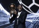 파리 생제르맹 우스만 뎀벨레가 발롱도르에 이어 국제축구연맹이 뽑은 올해의 선수상을 수상했다. 사진은 지난 9월23일 발롱도르를 수상한 뎀벨레의 모습. /사진=로이터