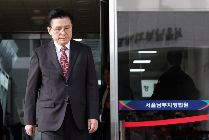 비상계엄때 자신의 페이스북에 글을 게재해 내란 선동 혐의를 받는 황교안 전 국무총리의 재판이 내년 1월22일 시작된다. 사진은 지난달 20일 황 전 총리가 서울 양천구 남부지법에서 열린 '자유한국당 패스트트랙(신속처리안건) 충돌 사건' 1심 선고를 마친 뒤 법원을 나서는 모습. /사진=뉴스1