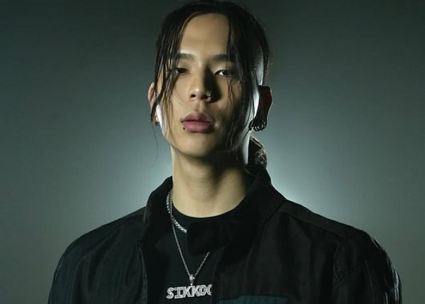 개그우먼 김지선 아들인 래퍼 시바가 건강이상을 토로했다. 사진은 래퍼 시바 모습. /사진=시바 SNS 캡처