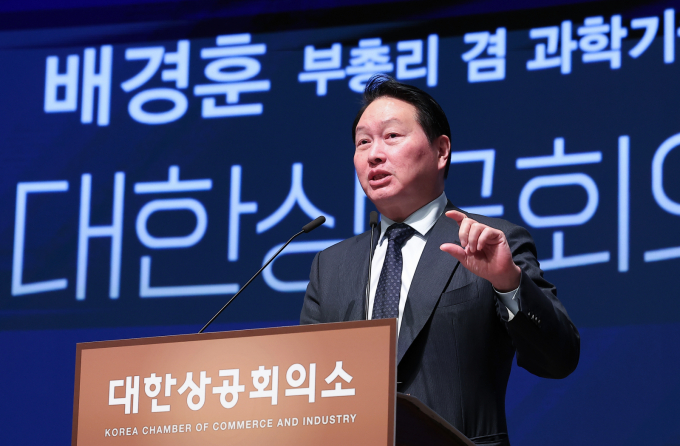 최태원 대한상의 회장이 18일 서울 중구 대한상공회의소에서 열린 배경훈 부총리 겸 과학기술정보통신부 장관 초청 CEO 조찬간담회에서 인사말을 하고 있다. / 사진=뉴스1 김성진 기자