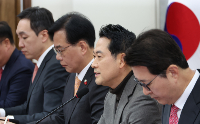 장동혁 국민의힘 대표가 18일 이재명 대통령의 환빠 논란에 대해 "중국의 동북공정 못지않은 이재명식 역사공정"이라고 말했다. 사진은 18일 장 대표가 서울 여의도 국회에서 열린 국민의힘 최고위원회의에서 발언하는 모습. /사진=뉴시스