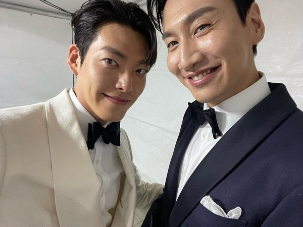 배우 이광수가 오는 20일 열리는 배우 신민아와 김우빈의 결혼식 사회를 맡는다. 사진은 배우 김우빈과 이광수 모습. /사진=김우빈 인스타그램 캡처