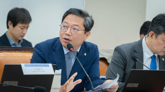 국회 정무위원회 소속 김승원 의원(더불어민주당·수원시갑/경기도당위원장)이 시장 급변동 시 금융시스템을 위협할 수 있는 고속 알고리즘 매매를 규제하기 위해 과다호가부담금 제도를 주식시장까지 확대하는 법안을 발의했다. 사진은 김승원 의원의 모습. /사진=김승원 의원실 제공