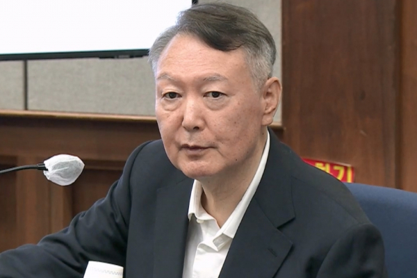 윤석열 전 대통령이 '청년 여러분께 드리는 성탄 메시지'를 전했다. 사진은 윤 전 대통령이 지난 9월26일 서울 서초구 서울중앙지방법원에서 열린 윤석열 전 대통령에 대한 '특수공무 집행 방해, 직권남용 권리행사 방해 혐의' 재판에서 발언하고 있는 모습. /사진=뉴시스(서울중앙지방법원 제공 영상 캡처)