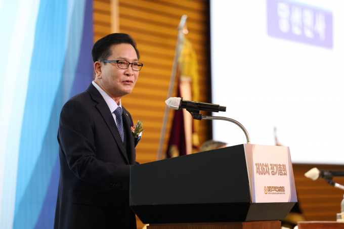 주건협 제14대 회장으로 김성은 덕진종합건설 대표이사가 임명됐다. 김 신임회장은 '회원사 등대' 역할에 집중하겠다고 다짐했다. 사진은 당선소감을 말하는 김성은 신임회장. /사진제공=대한주택건설협회