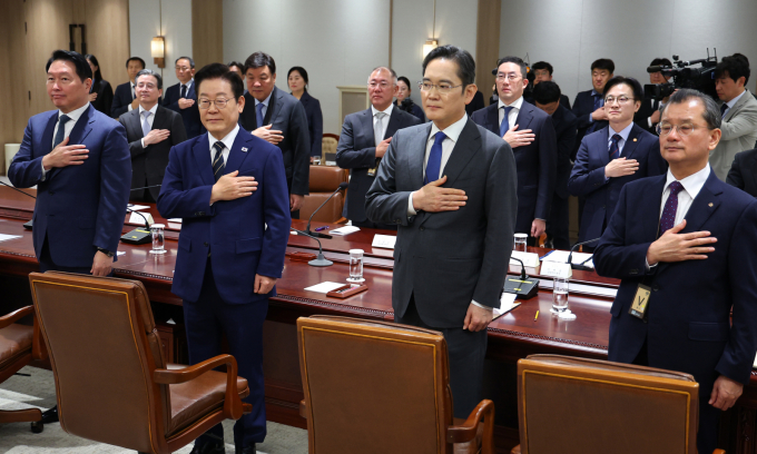 지난달 11월16일 서울 용산 대통령실 청사에서 열린 한미 관세협상 후속 민관 합동회의에서 국민의례를 하고 있는 모습. /사진=뉴시스