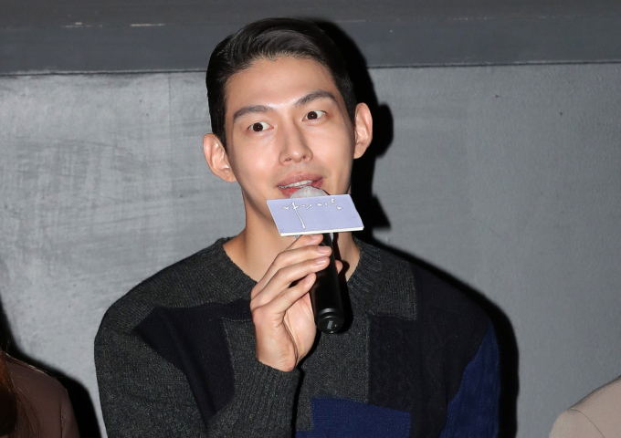 검찰이 그룹 UN 출신 배우 최정원 스토킹 혐의 사건과 관련해 보완수사를 요구했다. 사진은 2020년 10월 서울 광진구 건대입구 롯데시네마에서 진행된 영화 '나의 이름' 언론시사회에 참석한 배우 최정원. /사진=머니투데이
