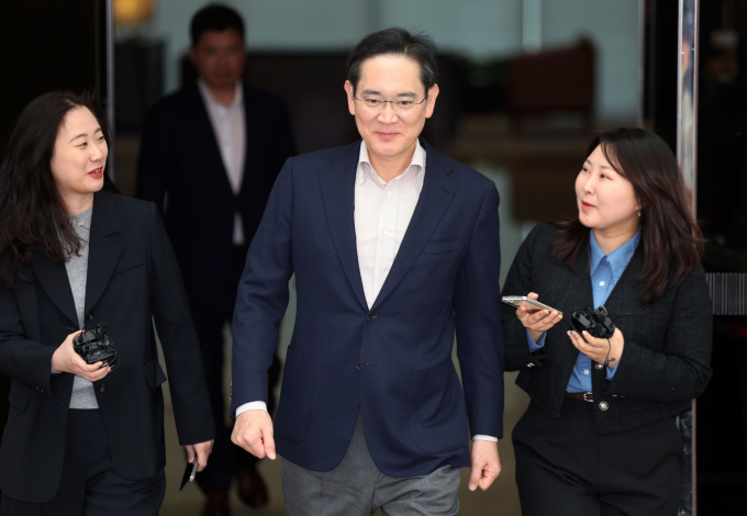 지난 4월9일 일본 출장을 마친 이재용 삼성전자 회장이 9일 서울 강서구 김포비즈니스항공센터(SGBAC)로 귀국하고 있다. / 사진=뉴시스 홍효식 기자