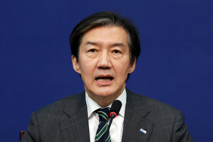 조국 조국혁신당 대표가 19일 자신의 페이스북에 나경원 국민의힘 의원과 한동훈 전 대표에게 "현역 정치인에게는 진술거부권이 없다"며 진실을 말하라고 글을 올렸다.사진은 지난 18일 조 대표가 서울 여의도 국회에서 열린 조국혁신당 최고위원회의에서 발언하는 모습. /사진=뉴시스