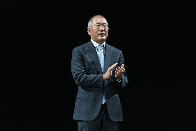 2025년을 뒤흔든 관세 위기는 현대차에 위기이자 글로벌 사업 구조를 재편하는 분기점이 됐다. 사진은 지난 5일 기아 80주년 기념 행사에서 정의선 현대자동차그룹 회장이 발표하던 모습. /사진=기아