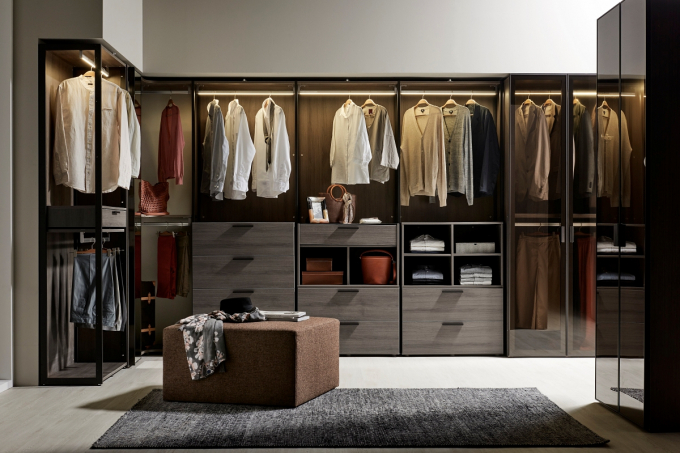 넷플릭스 요리 경연 프로그램 '흑백요리사 시즌 2' 1화에서 식자재 팬트리에 세팅된 모듈형 가구가 눈길을 끌었다. 해당 제품은 한샘의 '바흐 드레스룸' 협찬으로 흑백요리사 콘셉트에 맞춰 세팅한 것이다. 사진은 바흐 드레스룸 연출 이미지./사진=한샘