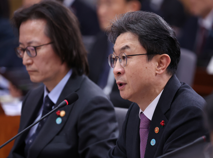이억원 금융위 위원장이 19일 정부서울청사 별관에서 열린 금융위 대통령 업무보고에서 주가조작 근절을 위한 인력 확대 필요성 등을 언급했다. /사진=대통령실통신사진기자단(뉴시스)