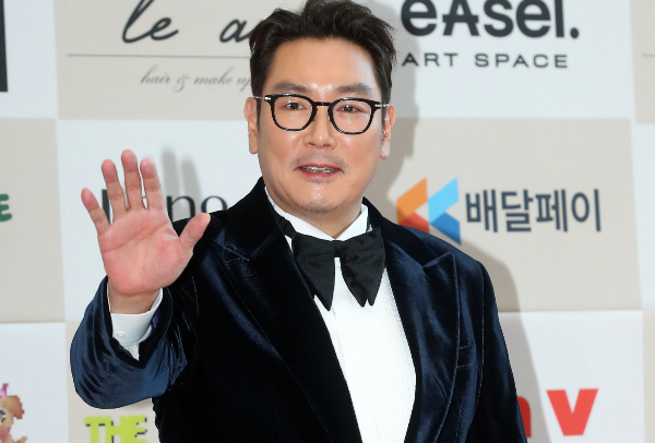 배우 조진웅이 소년범 출신이라는 사실이 뒤늦게 알려져 은퇴를 선언한 가운데 그가 출연하는 '두 번째 시그널' 측이 방영 여부를 두고 2주 만에 입장을 밝혔다. 사진은 배우 조진웅 모습. /사진=스타뉴스