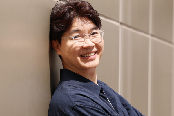 방송인 박수홍의 소속사를 운영하면서 수십억원을 횡령한 혐의로 1심에서 실형을 선고받은 친형이 2심에서도 실형을 선고받고 법정 구속됐다. 사진은 창간 인터뷰에 응하는 박수홍의 모습. /사진=스타뉴스