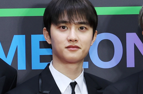 그룹 엑소 멤버 도경수가 '2025 MMA(Melon Music Awards·멜론뮤직어워드)' 도중 시간을 내서 절친한 배우 김우빈 결혼식에 참석했다. 사진은 그룹 엑소 도경수가 20일 오후 서울 구로구 고척스카이돔에서 열린 2025 멜론뮤직어워드(MMA2025) 레드카펫을 밟는 모습. /사진=뉴시스