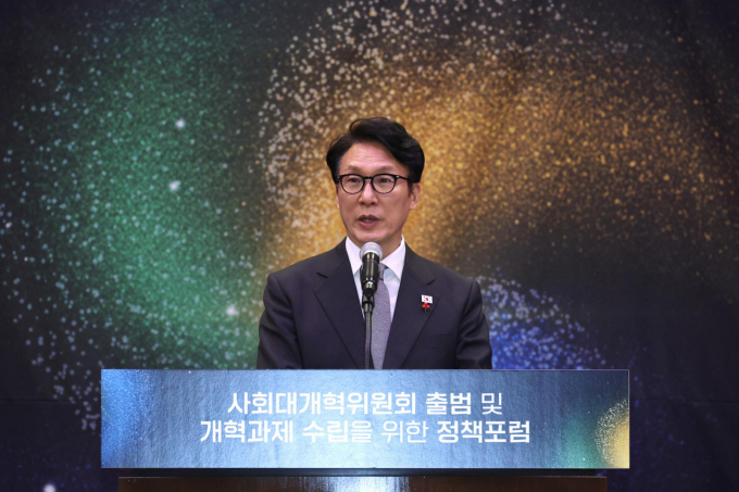 [서울=뉴시스] 김금보 기자 = 김민석 국무총리가 15일 서울 여의도 국회박물관에서 열린 사회대개혁위원회 출범 및 개혁과제 수립을 위한 정책포럼에서 축사를 하고 있다. /사진=뉴시스 김금보 기자