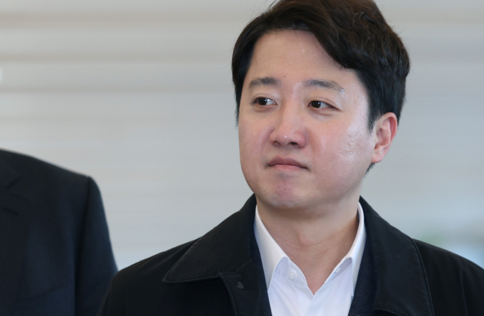 지난 21일 서울 종로구 광화문 KT 빌딩에 마련된 김건희 특검(특별검사 민중기) 사무실에 윤석열 전 대통령 부부의 공천개입 의혹 관련 조사를 받기 위해 피의자 신분으로 출석하고 있는 이준석 개혁신당 대표. /사진=뉴시스