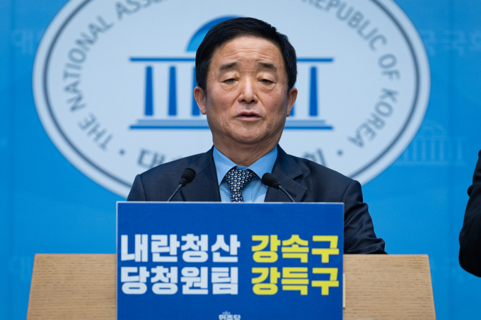 강득구 더불어민주당 의원이 15일 서울 여의도 국회 소통관에서 기자회견을 열고 최고위원 출마를 선언하고 있다. / 사진=뉴스1 유승관 기자