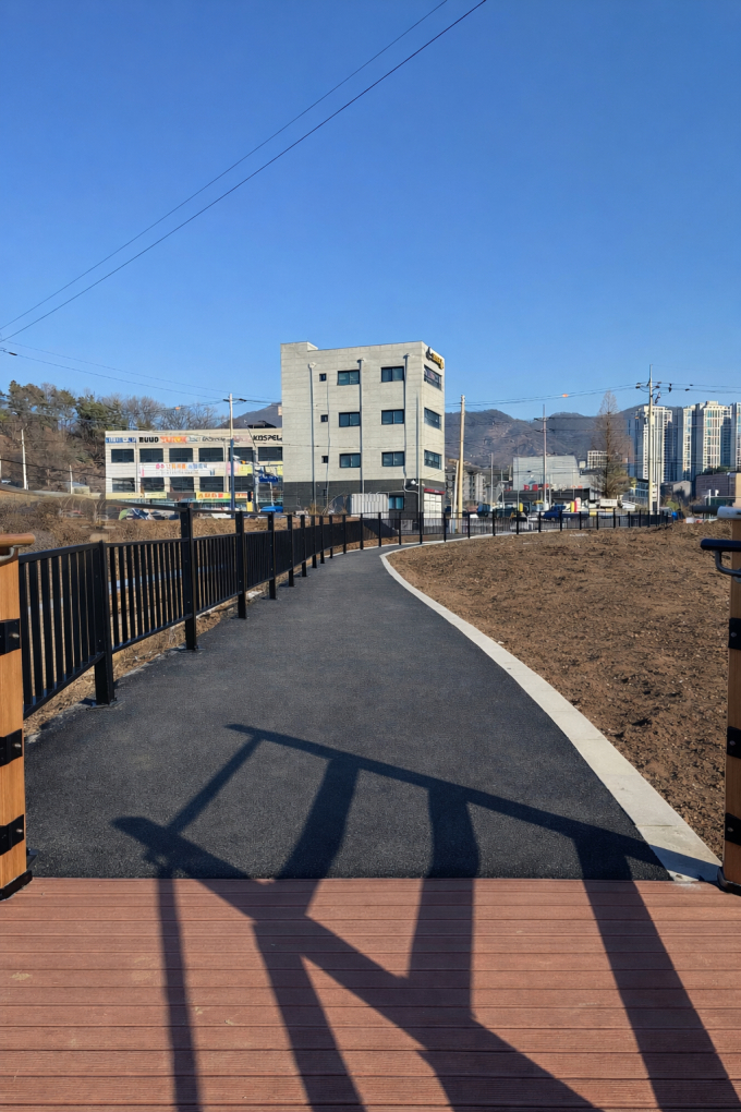 용인특례시는 모산소하천 산책로를 조성했다. /사진제공=용인특레시