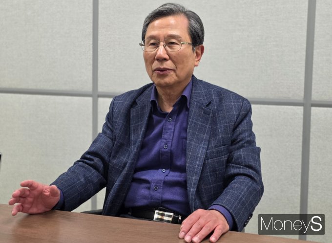 독일에서는 수백년 세월의 풍파를 견뎌온 부자 가문들이 오늘날까지 부를 유지할 뿐만 아니라 사회적 존경까지 한 몸에 받는 사례를 흔히 볼 수 있다. 사진은 머니S와의 인터뷰를 진행 중인 조병선 한국가족기업연구원장의 모습.  /사진=머니S