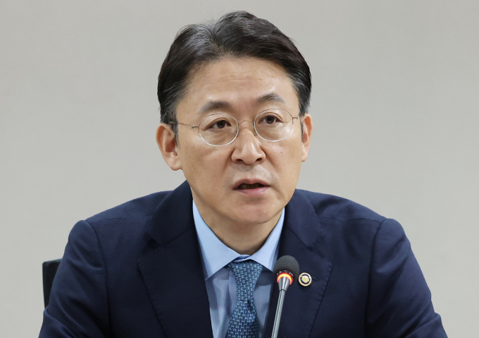  권대영 금융위원회 부위원장이 지난달 14일 오전 서울 중구 신용회복위원회에서 열린 '채무조정 이행자를 위한 특례대출 새도약론 협약식'에서 인사말 하고 있다./사진=뉴스1