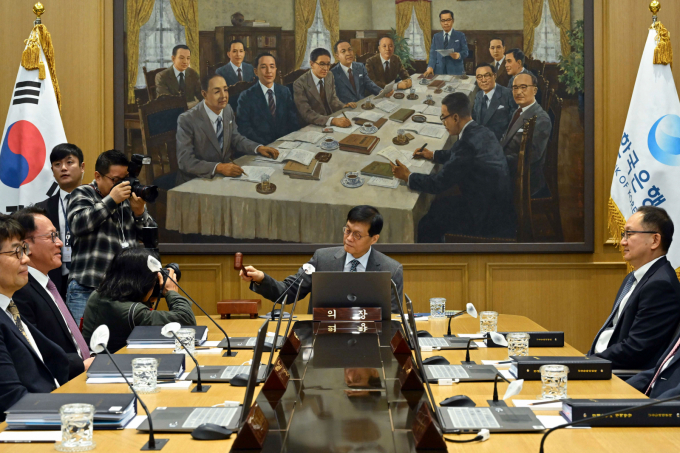 이창용 한국은행 총재가 지난 11월27일 오전 서울 중구 한국은행 본관에서 열린 금융통화위원회 본회의에서 의사봉을 두드리고 있다./사진=뉴시스