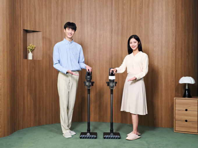 삼성전자가 가볍고 슬림한 디자인과 최대 180W의 흡입력을 갖춘 삼성전자 무선 스틱 청소기 '제트 핏(Jet Fit)' 신제품을 출시한다. /사진=삼성전자