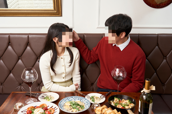 여사친과 몰래 와인바에서 놀다 온 남편과 이혼을 고민 중인 여성이 조언을 구했다. 사진은 기사의 이해를 돕기 위함. /사진=클립아트코리아